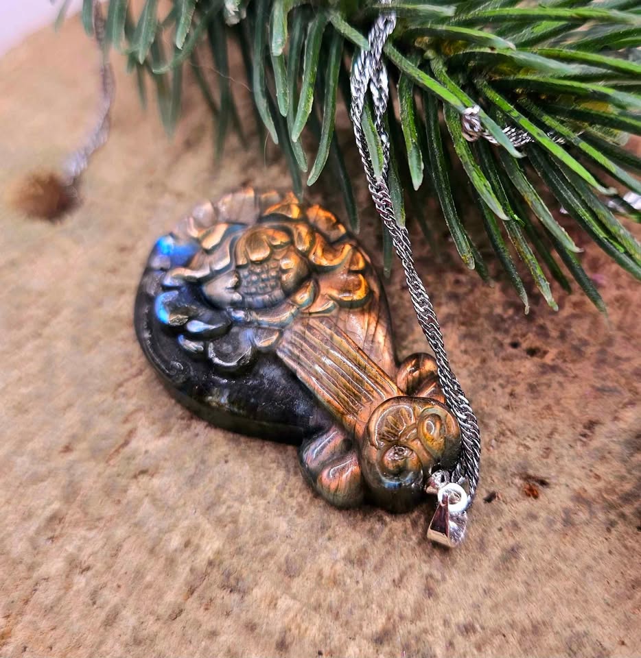 Nature Labradorite Carved Lotus Chinese Pipa Pendant Necklace