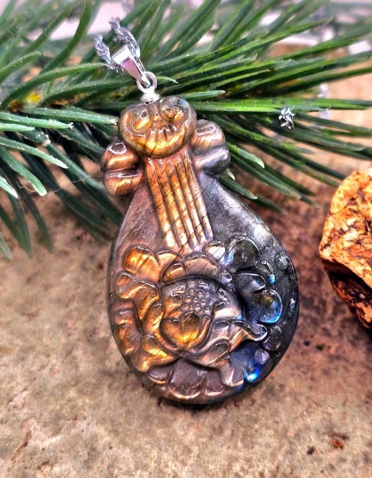 Nature Labradorite Carved Lotus Chinese Pipa Pendant Necklace