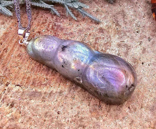 Beautiful Nature Labradorite Rainbow Flash Peapod Pendant