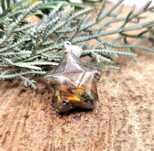 Nature Labradorite Flashy Faceted Star Pendant Necklace