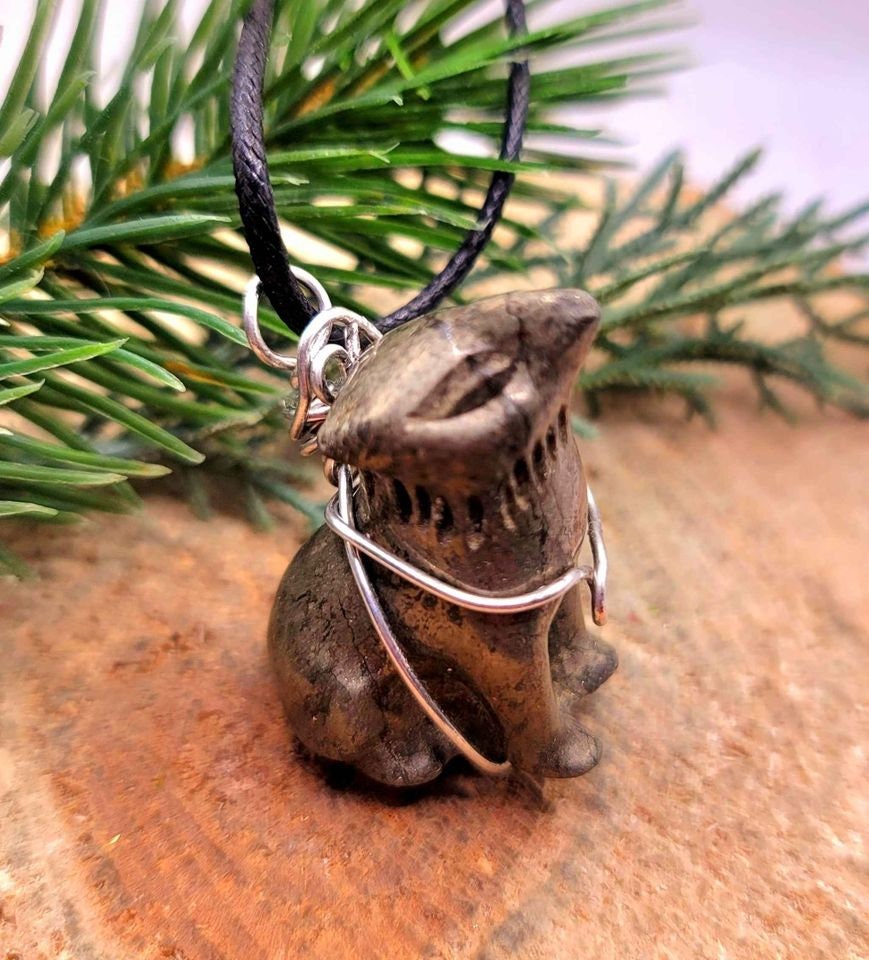 Beautiful Nature Gold Pyrite Hand Carved Wolf Pendant Necklace