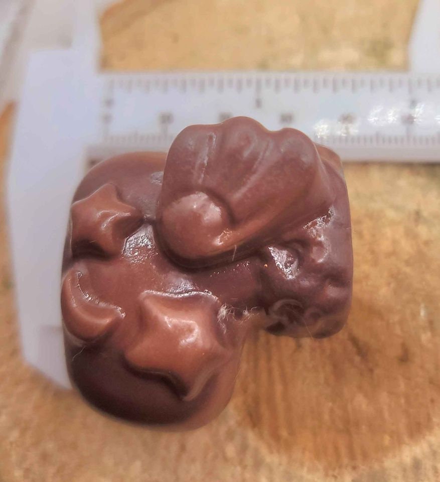 Nature Red Jade Stone Hand Carved Magical Stocking Holder