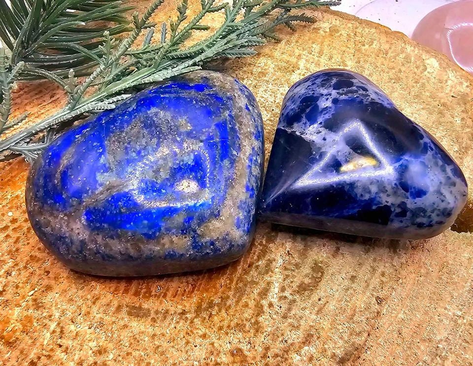 Selection Nature Stone Carved Heart Palm Stones Decor