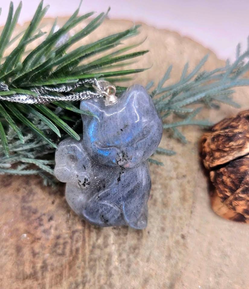 Nature Labradorite Strong Flash Relaxing Cat Pendant Necklace