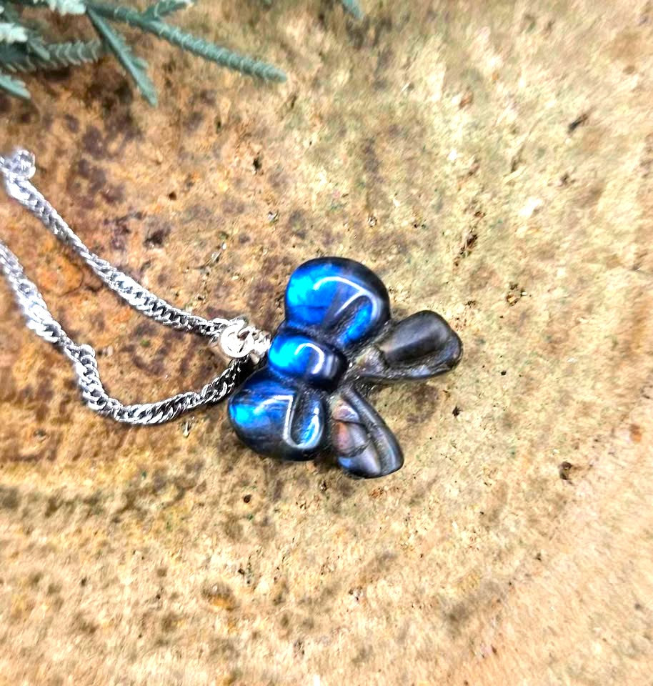 Nature Labradorite Flashy Cute Ribbon Pendant Necklace