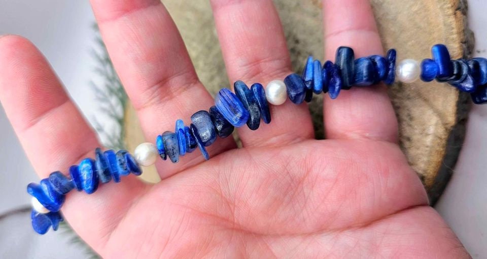 Nature Blue Kyanite Chips White Pearl Adjustable Bracelet