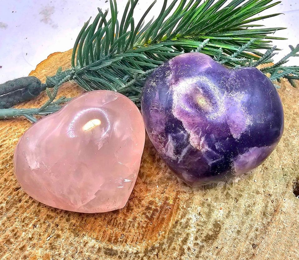Selection Nature Stone Carved Heart Palm Stones Decor