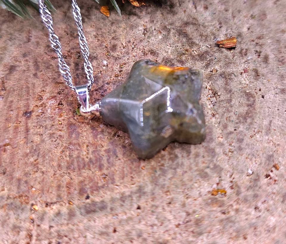 Nature Labradorite Flashy Faceted Star Pendant Necklace