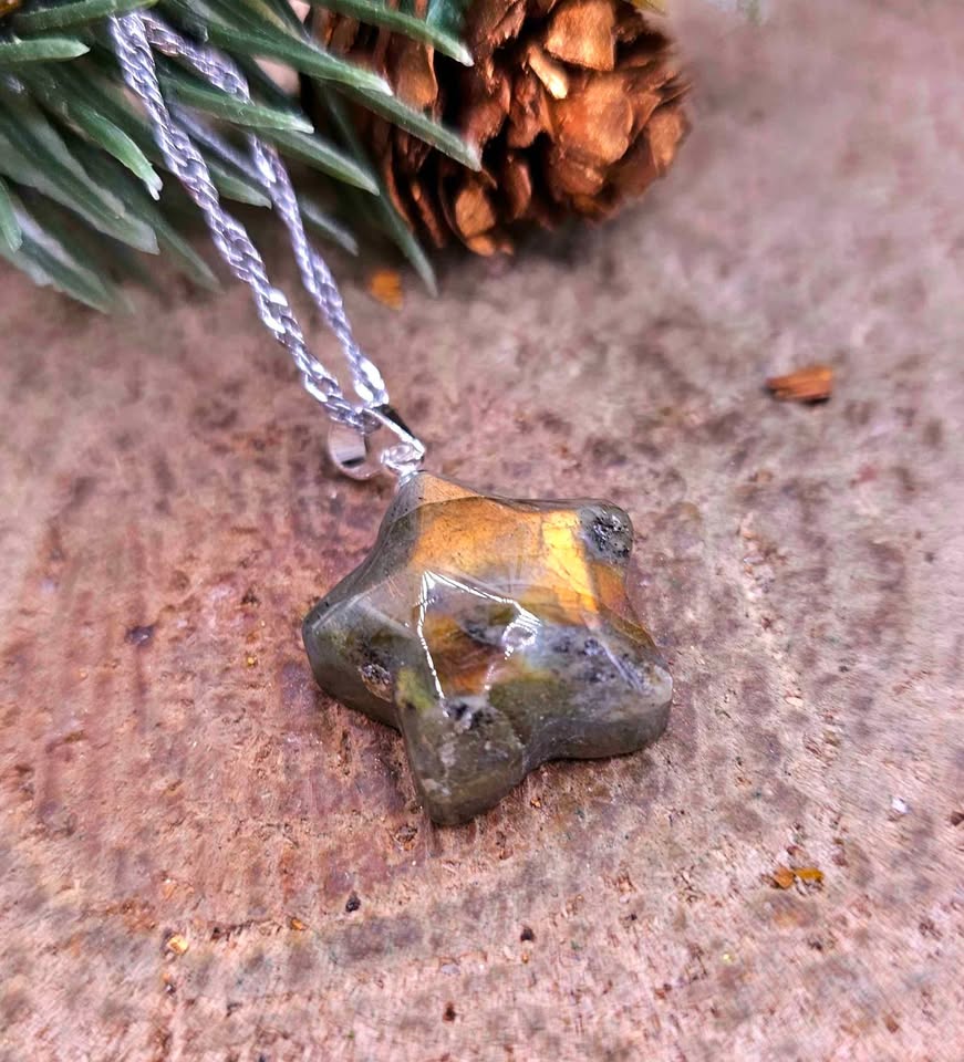 Nature Labradorite Flashy Faceted Star Pendant Necklace