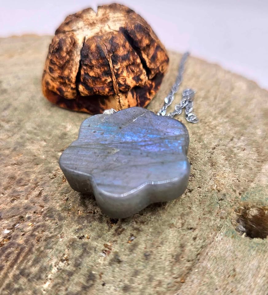 Nature Labradorite Flashy Cat Paw Pendant Necklace