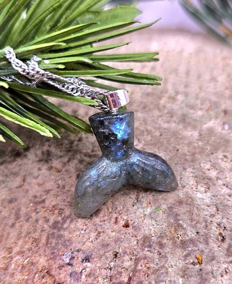Nature Labradorite Carved Flashy Mermaid Tail Pendant Necklace
