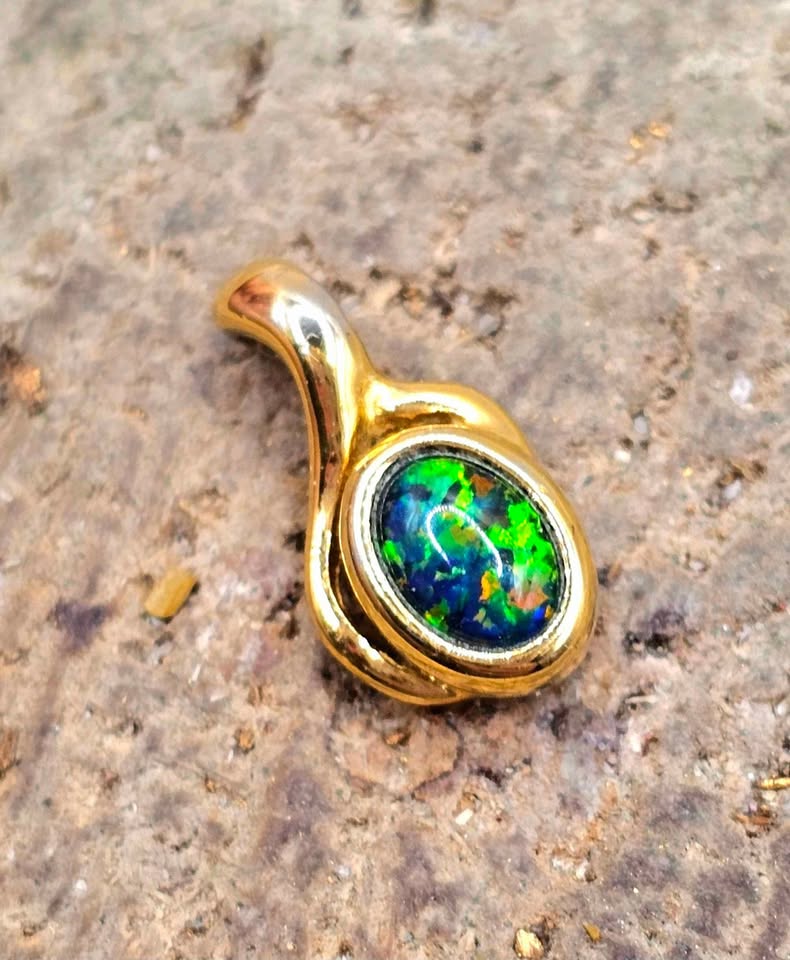 Vintage Australian Opal Pendant Necklace