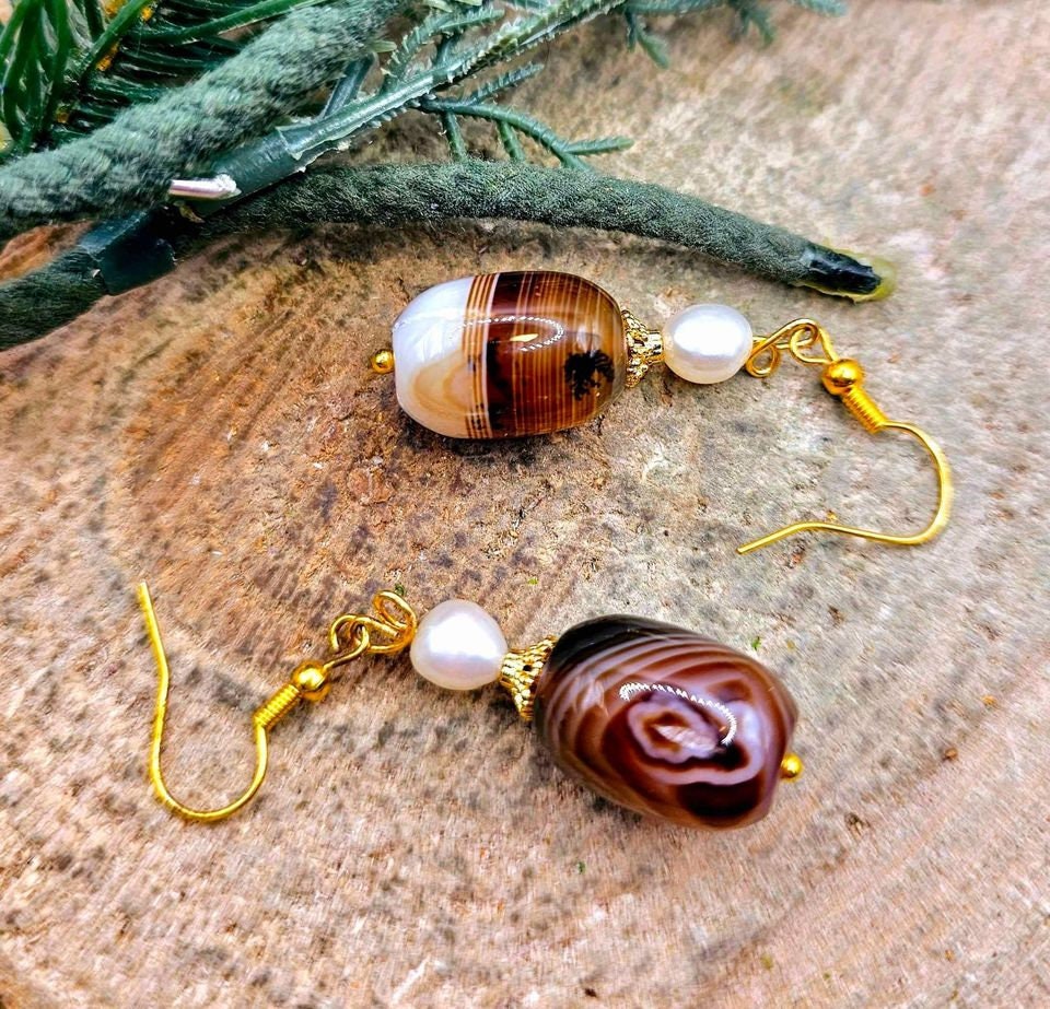 Beautiful Nature Banded Agate Flashy Pearl Dangle Earring