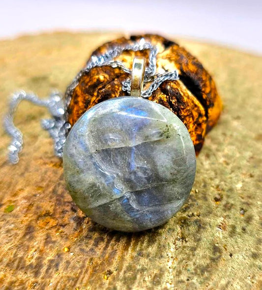 Nature Labradorite Carved Kiss Of Sun & Moon Pendant Necklace