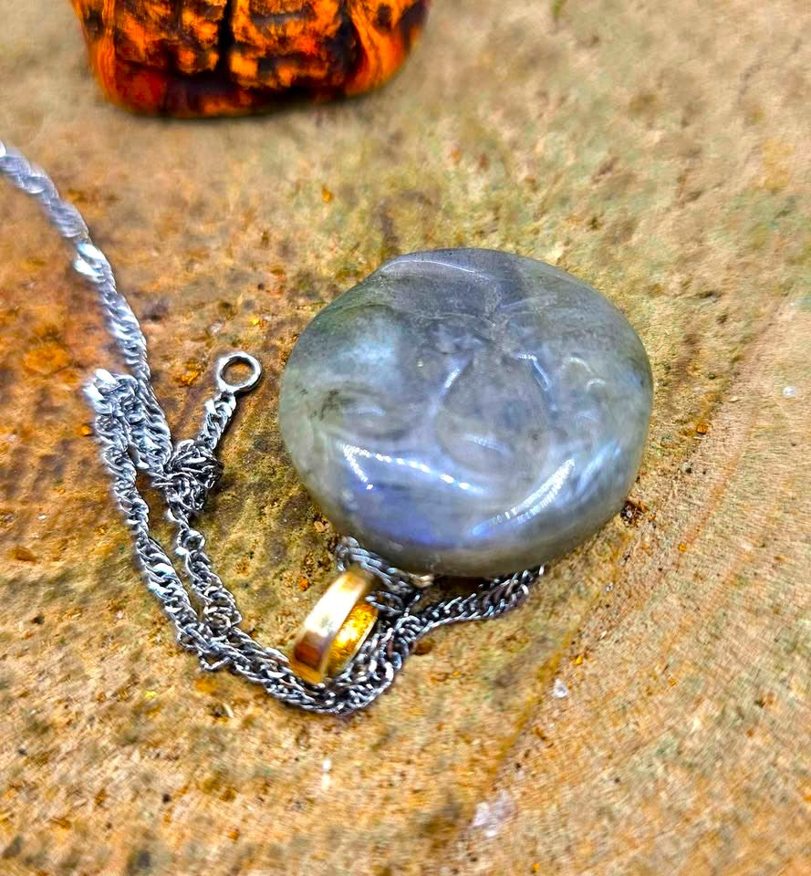 Nature Labradorite Carved Kiss Of Sun & Moon Pendant Necklace