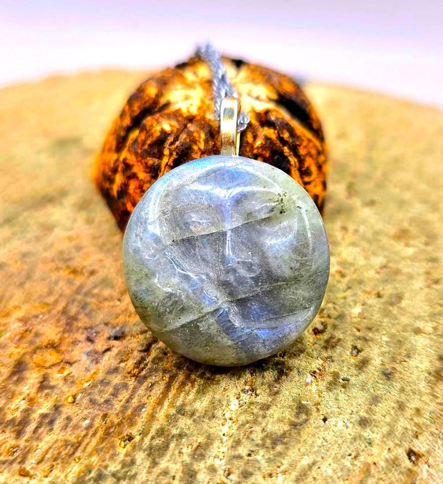 Nature Labradorite Carved Kiss Of Sun & Moon Pendant Necklace
