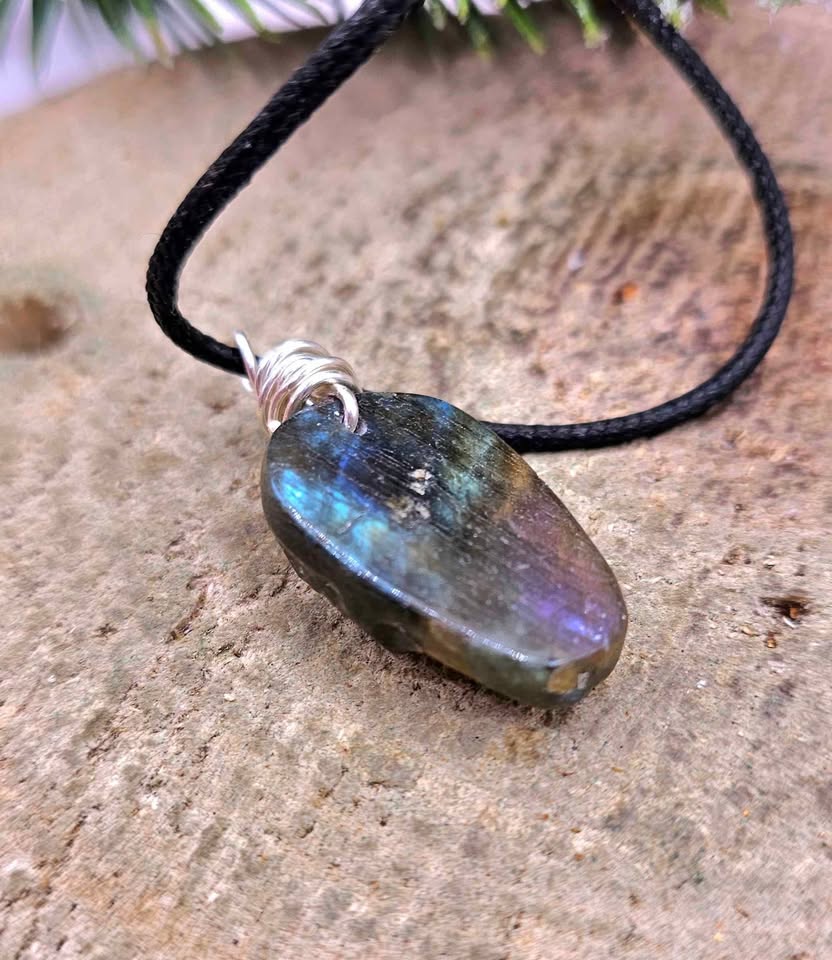 Nature Labradorite Flashy Skull Pendant Necklace