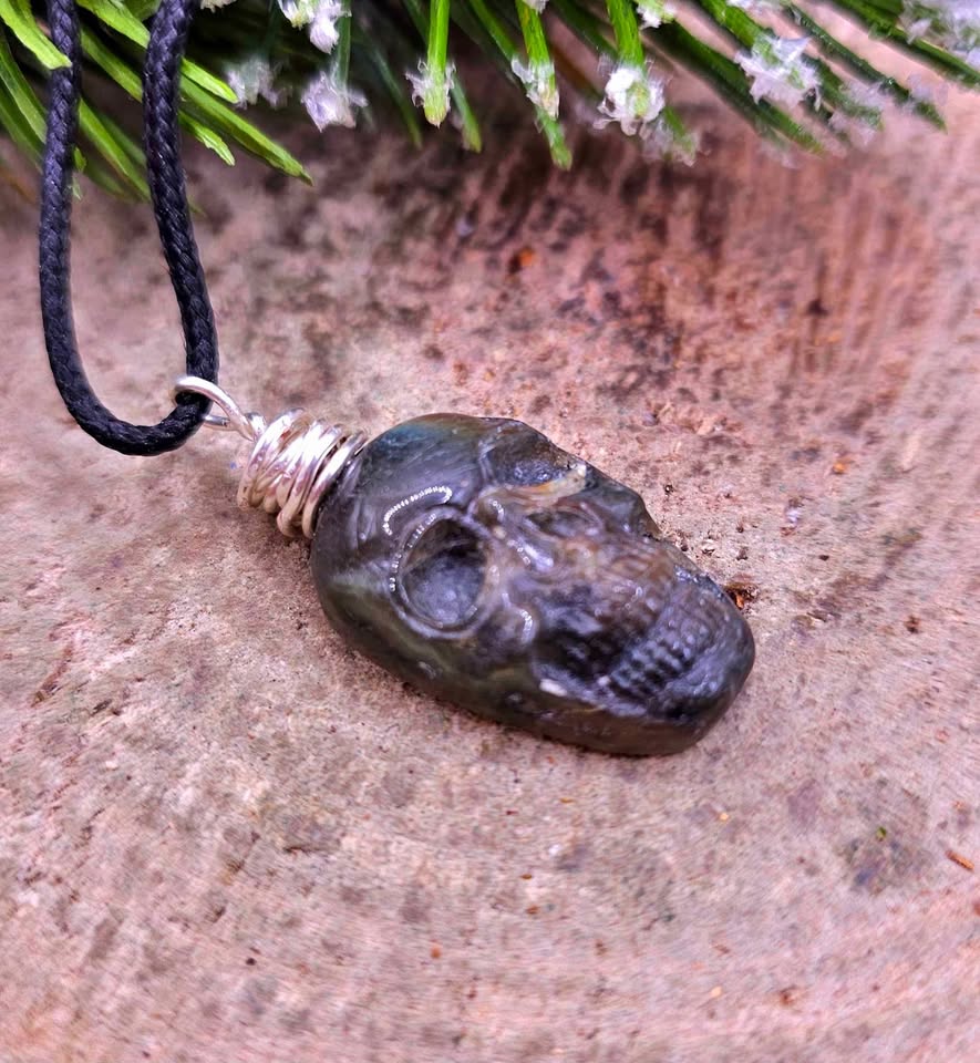 Nature Labradorite Flashy Skull Pendant Necklace