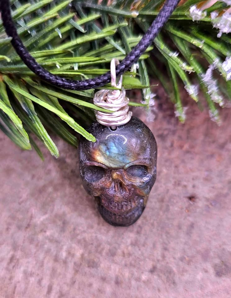 Nature Labradorite Flashy Skull Pendant Necklace