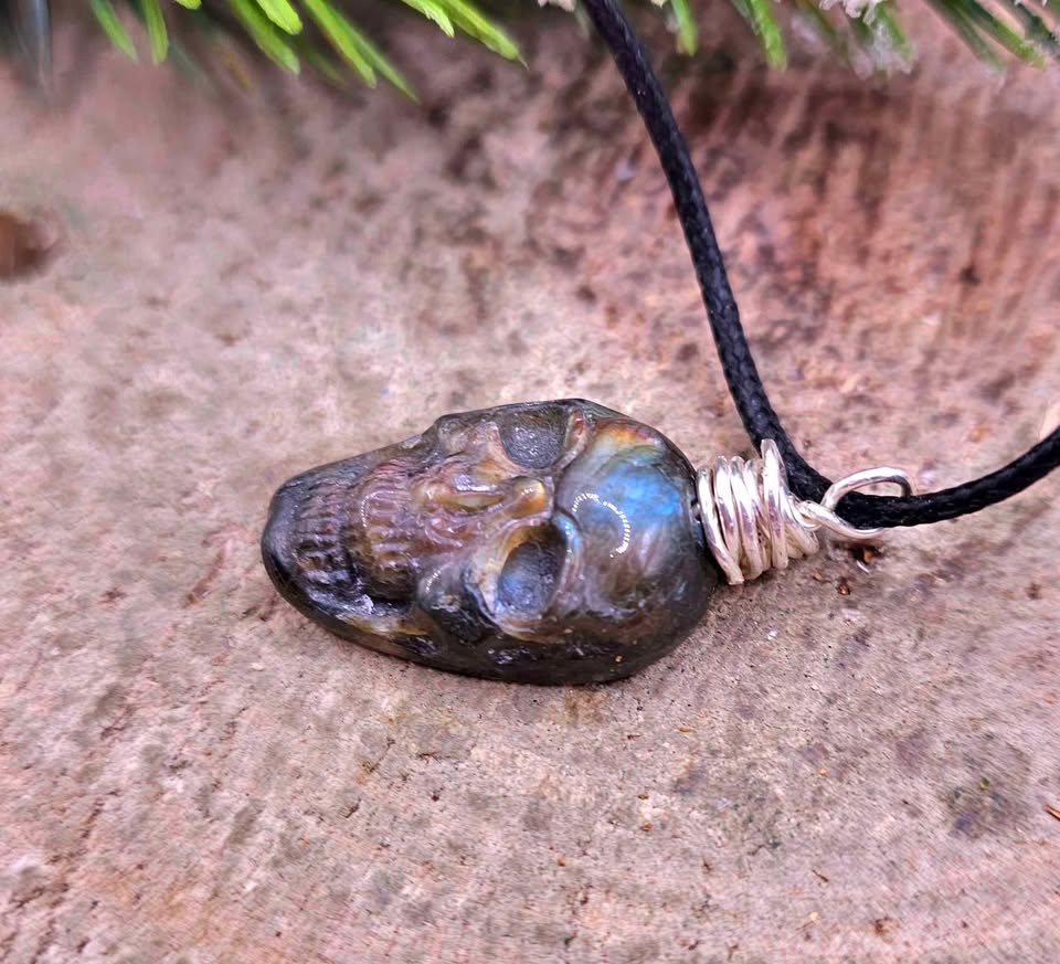 Nature Labradorite Flashy Skull Pendant Necklace