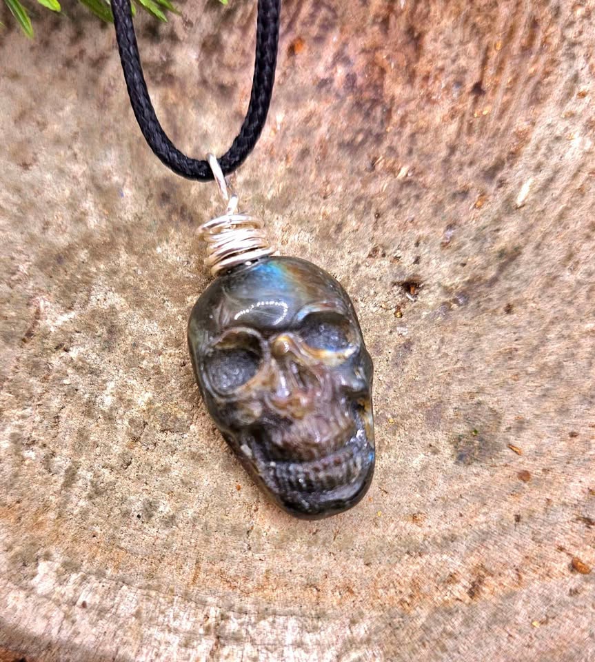 Nature Labradorite Flashy Skull Pendant Necklace