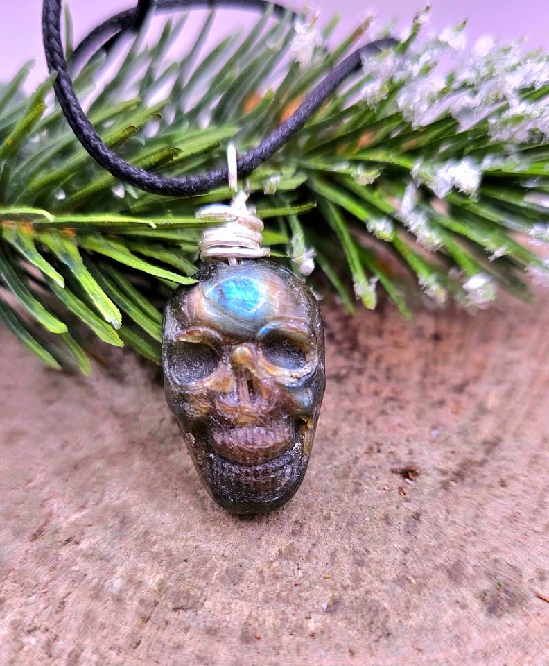 Nature Labradorite Flashy Skull Pendant Necklace