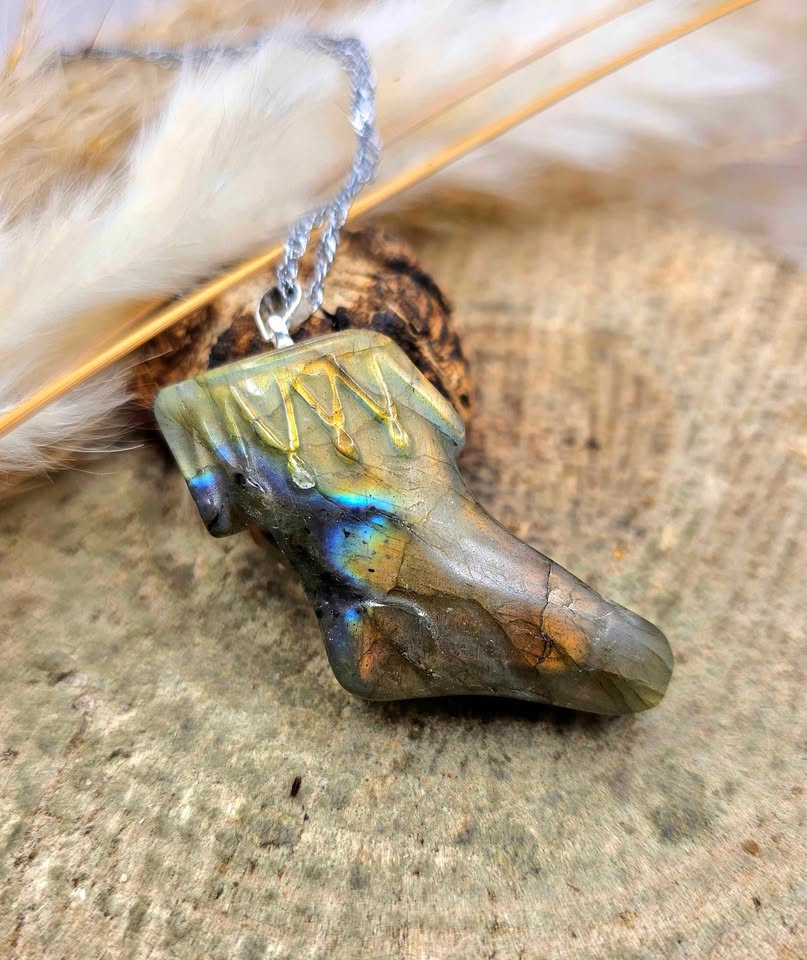 Nature Labradorite Carved Flashy Stocking Pendant Necklace.