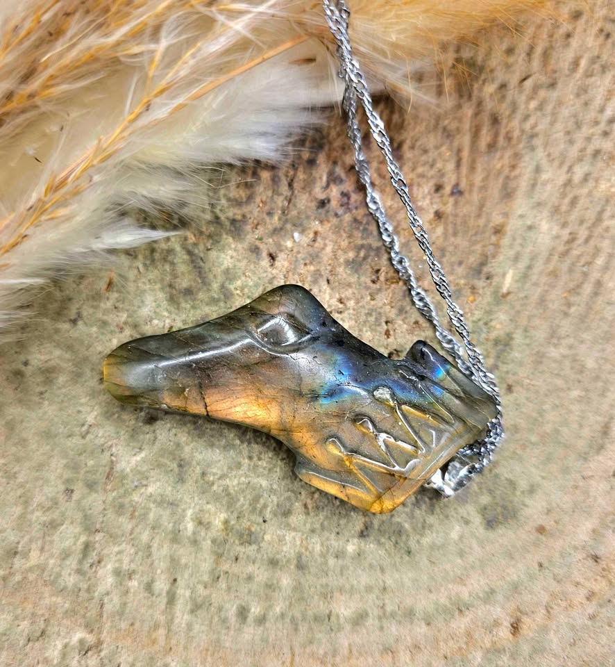 Nature Labradorite Carved Flashy Stocking Pendant Necklace.
