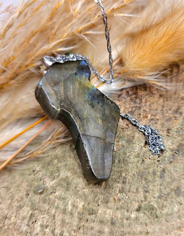 Nature Labradorite Carved Flashy Stocking Pendant Necklace.