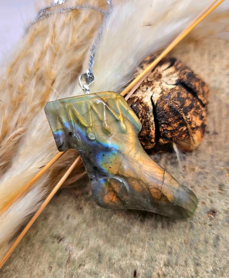Nature Labradorite Carved Flashy Stocking Pendant Necklace.