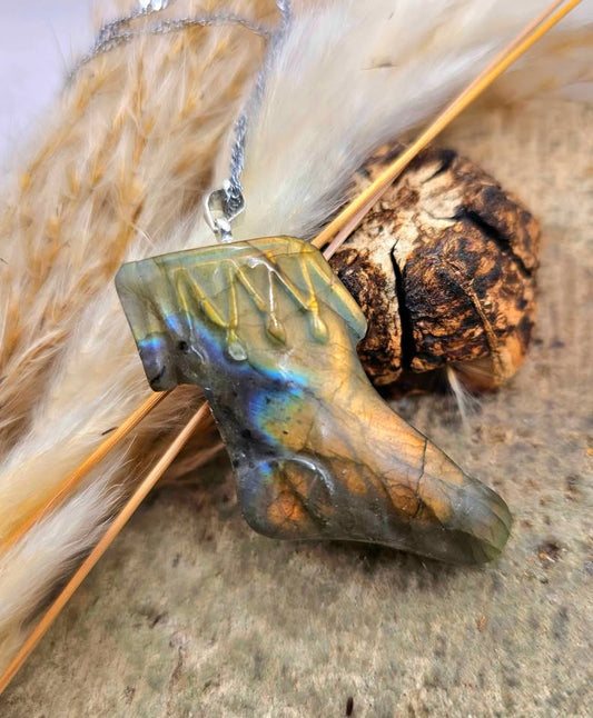 Nature Labradorite Carved Flashy Stocking Pendant Necklace.