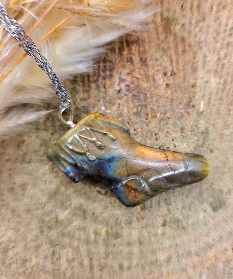 Nature Labradorite Carved Flashy Stocking Pendant Necklace.