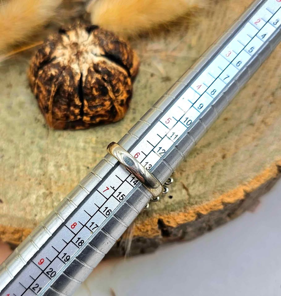 Beautiful Howlite Oval Stone 925 Stamp Silver Ring ( Size 6)