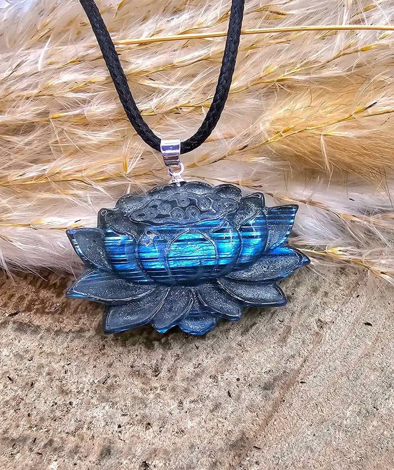 Nature Labradorite Carved Flashy Lotus Flower Pendant Necklace