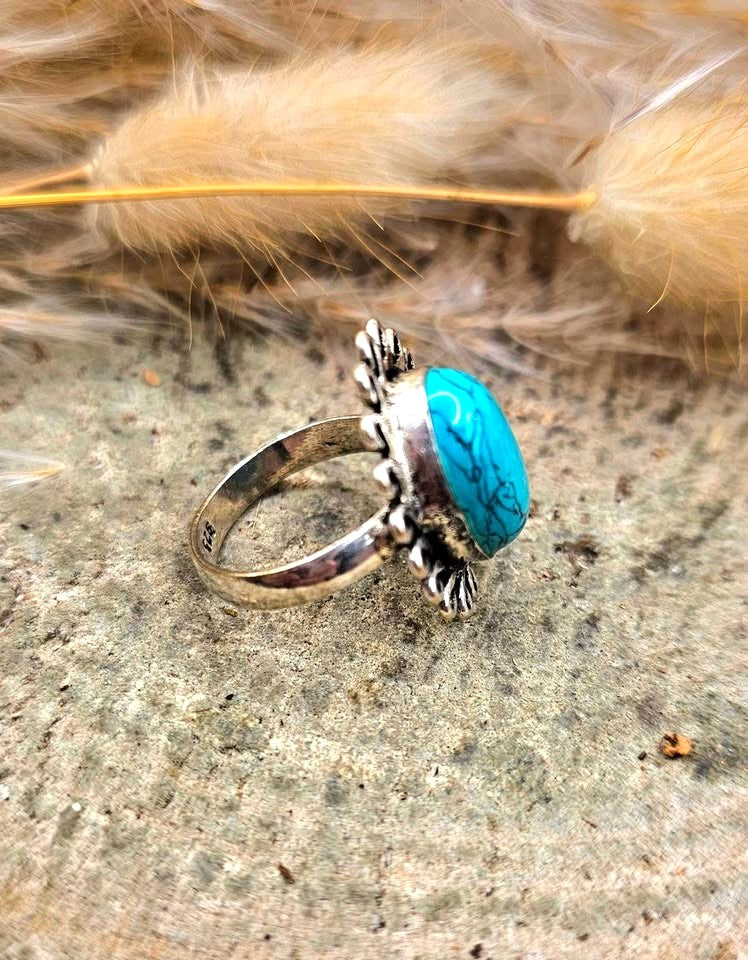 Beautiful Howlite Oval Stone 925 Stamp Silver Ring ( Size 6)