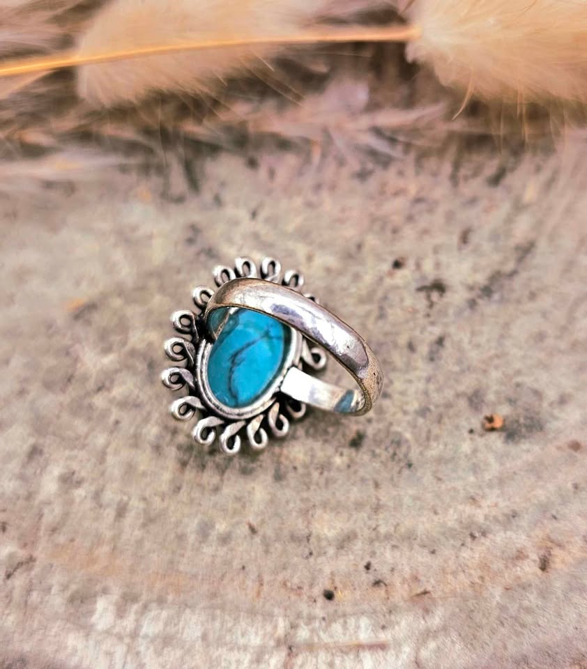 Beautiful Howlite Oval Stone 925 Stamp Silver Ring ( Size 6)