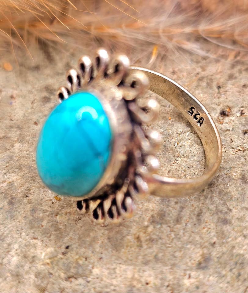 Beautiful Howlite Oval Stone 925 Stamp Silver Ring ( Size 6)