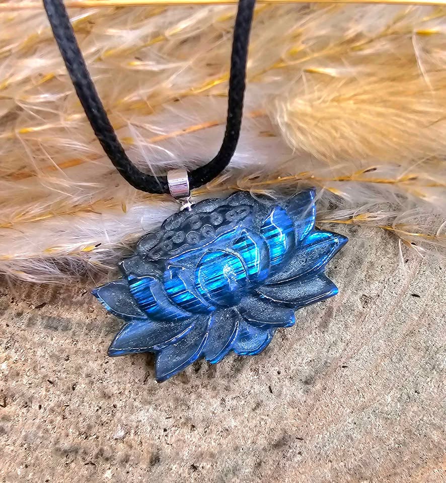 Nature Labradorite Carved Flashy Lotus Flower Pendant Necklace