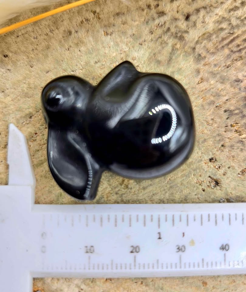 Nature Obsidian Hand Carved Bunny Decor Figure