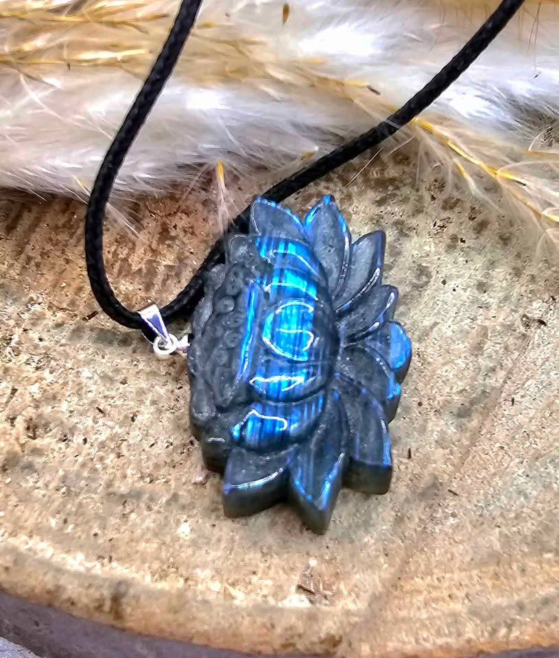 Nature Labradorite Carved Flashy Lotus Flower Pendant Necklace