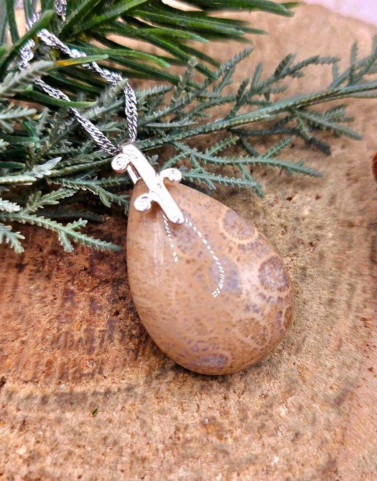 Beautiful Nature Teardrop Coral Jade Agate Pendant Necklace