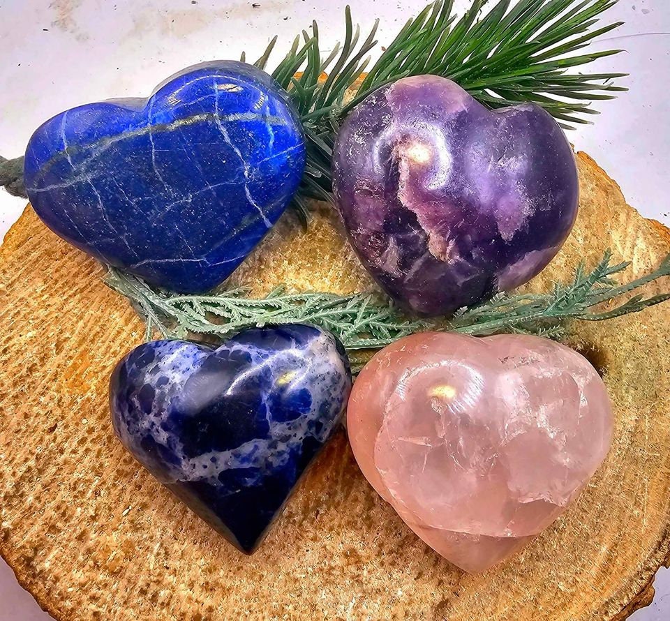 Selection Nature Stone Carved Heart Palm Stones Decor