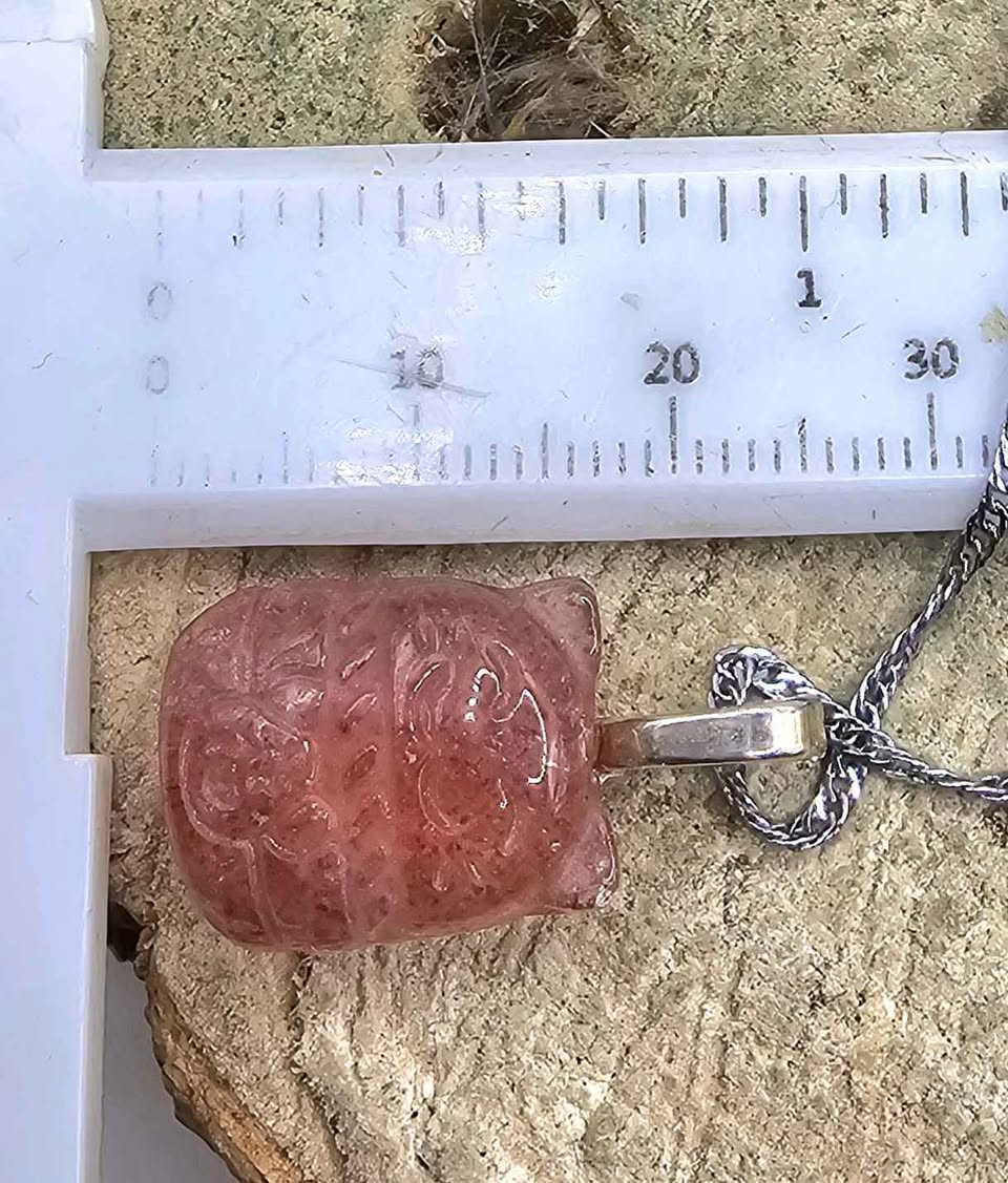Nature Strawberry Quartz Lucky Cat Pendant Necklace