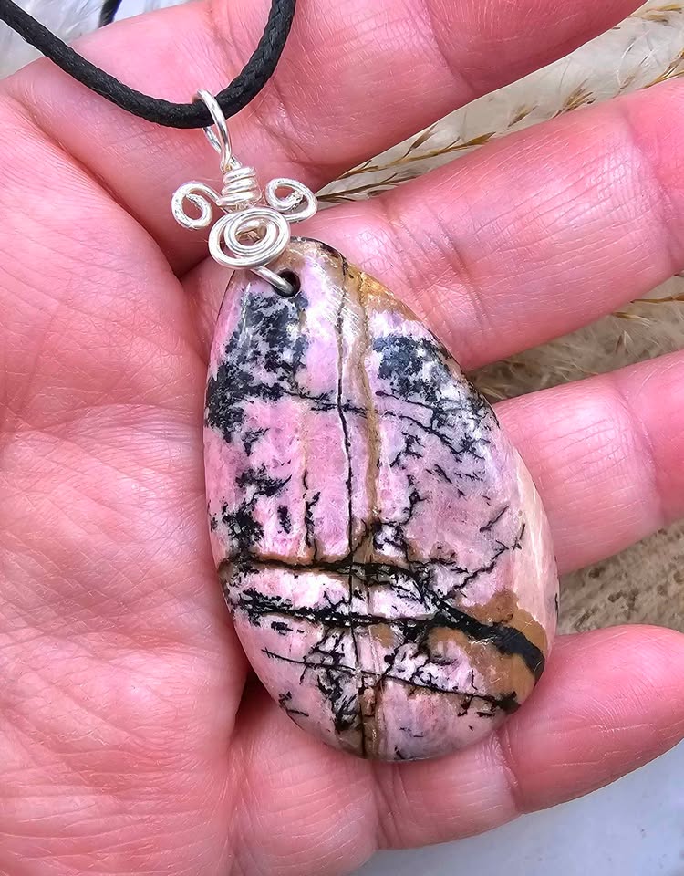 Nature Pink Rhodonite Oval Stone Pendant Necklace