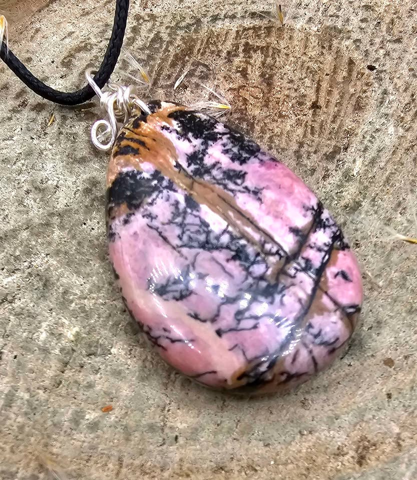 Nature Pink Rhodonite Oval Stone Pendant Necklace