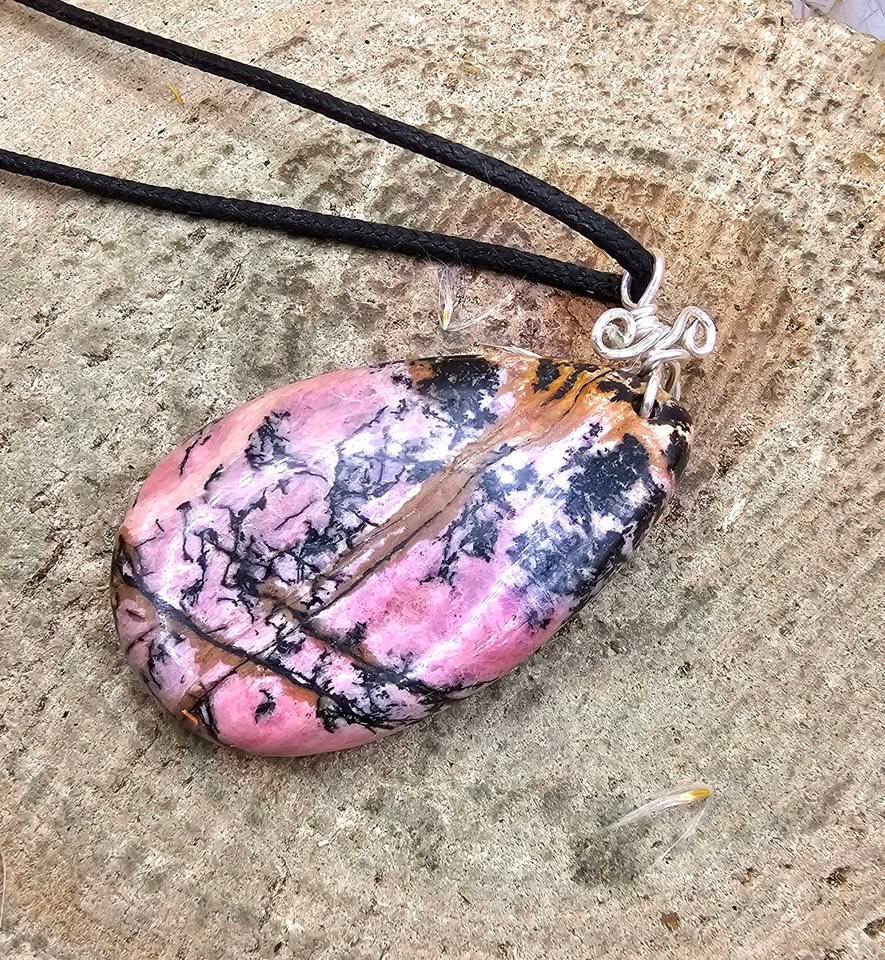 Nature Pink Rhodonite Oval Stone Pendant Necklace