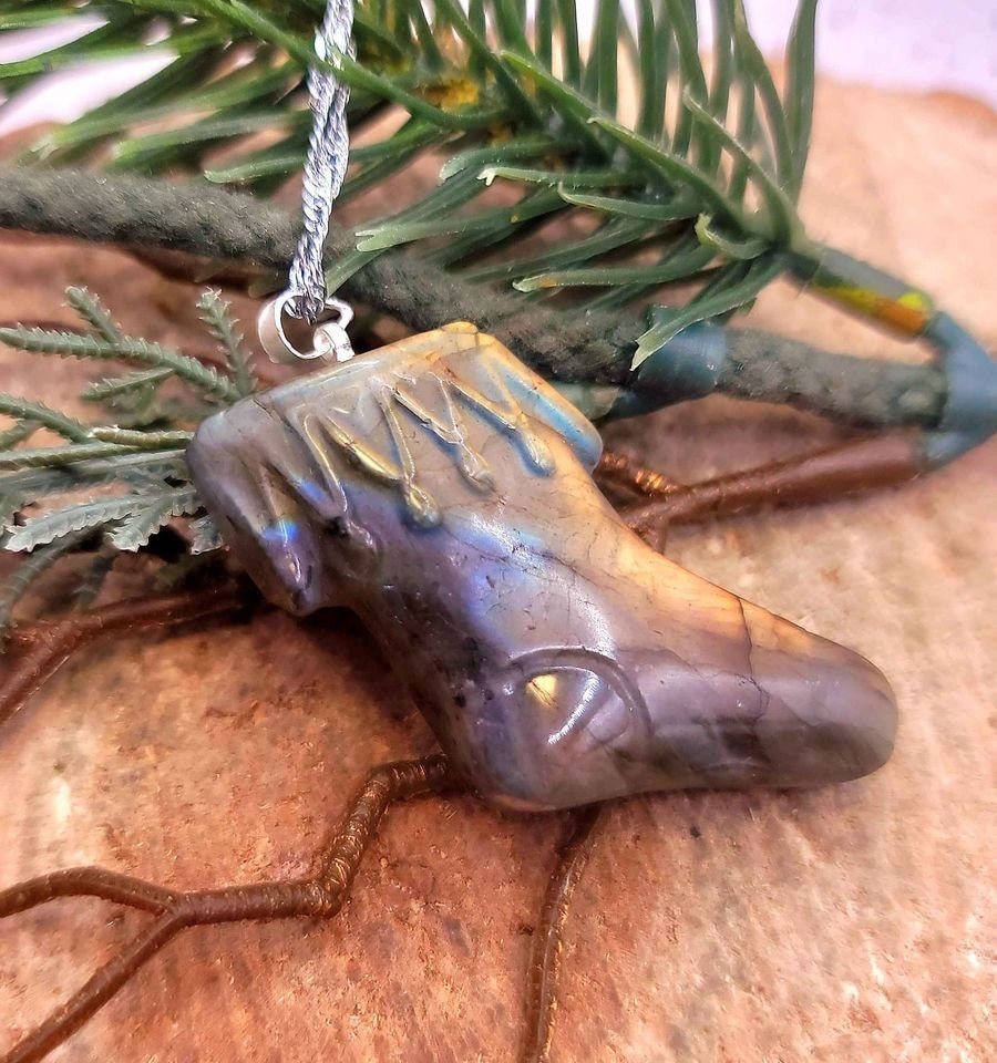 Beautiful Nature Labradorite Strong Flash Hand Carved Stocking Pendant Necklace
