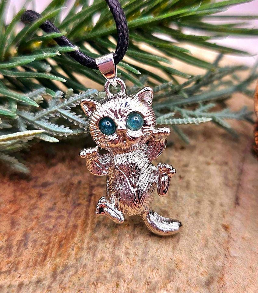 Adorable Nature Agate Hand Carved Peppa Pig Pendant Necklace.