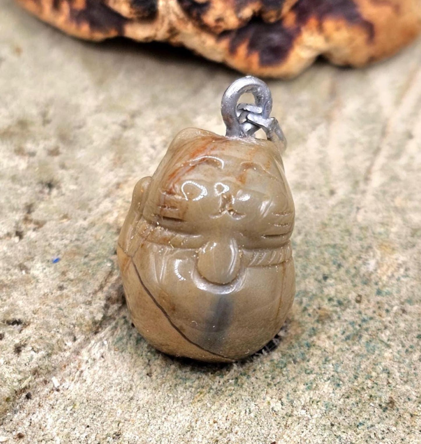 Nature Alashan Agate Hand Carved Lucky Cat Pendant Necklace