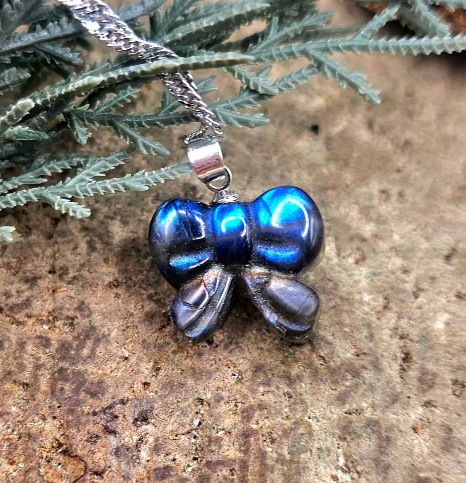Nature Labradorite Flashy Cute Ribbon Pendant Necklace